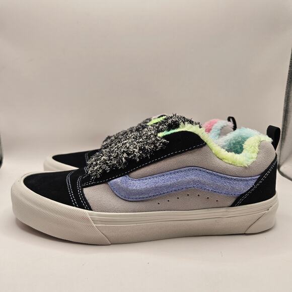 Athletic_Shoes